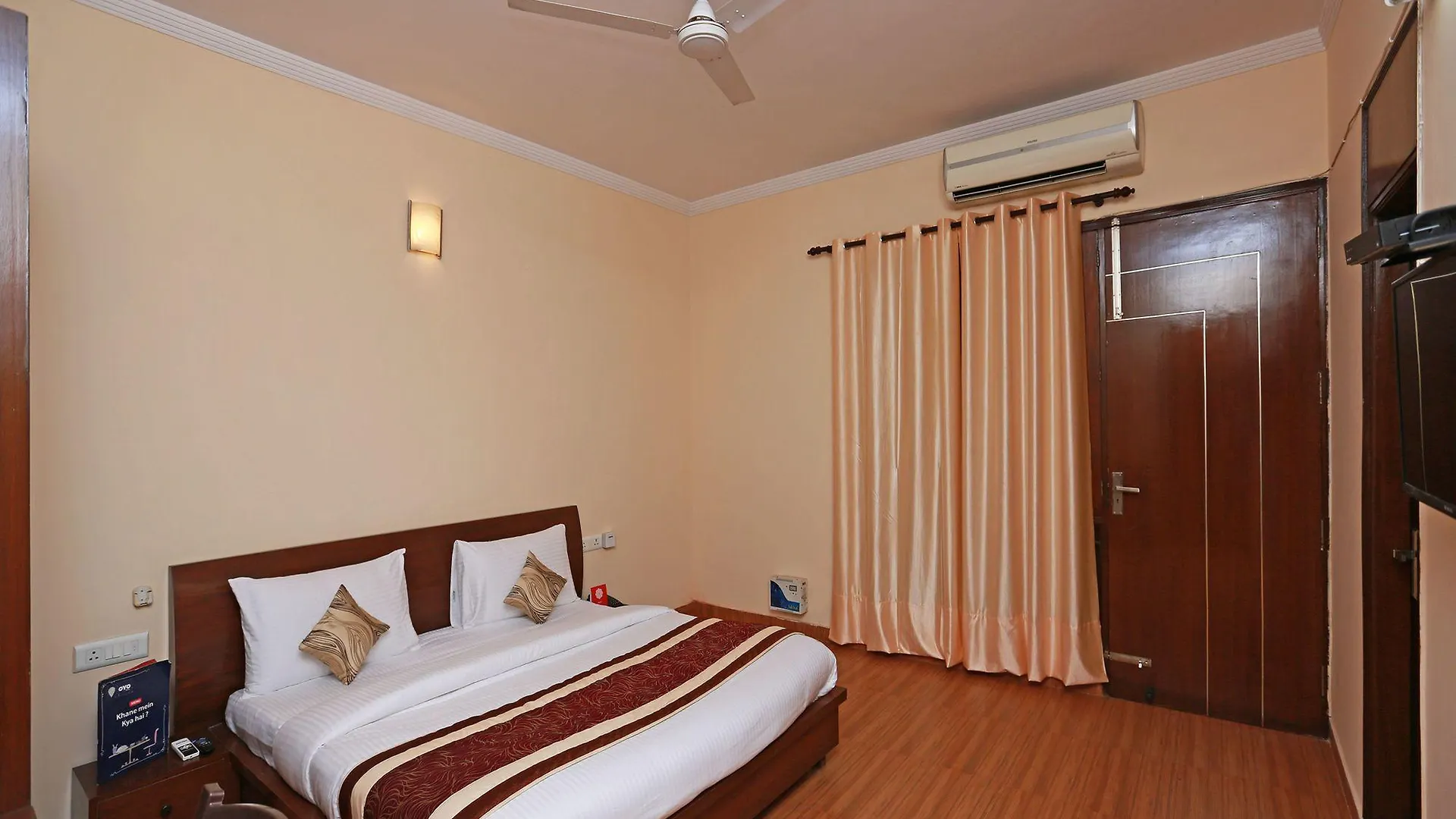 Oyo 11600 Hotel Cosy Tree Gurgaon 3*,  India