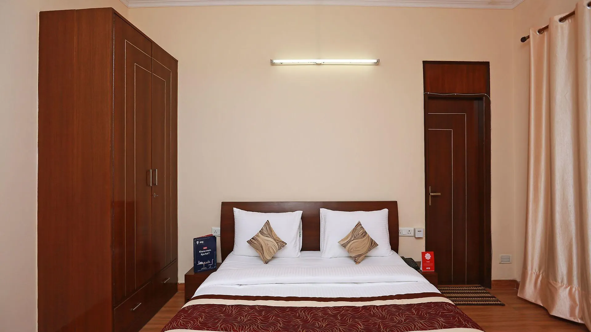 Oyo 11600 Hotel Cosy Tree Gurgaon 3*,