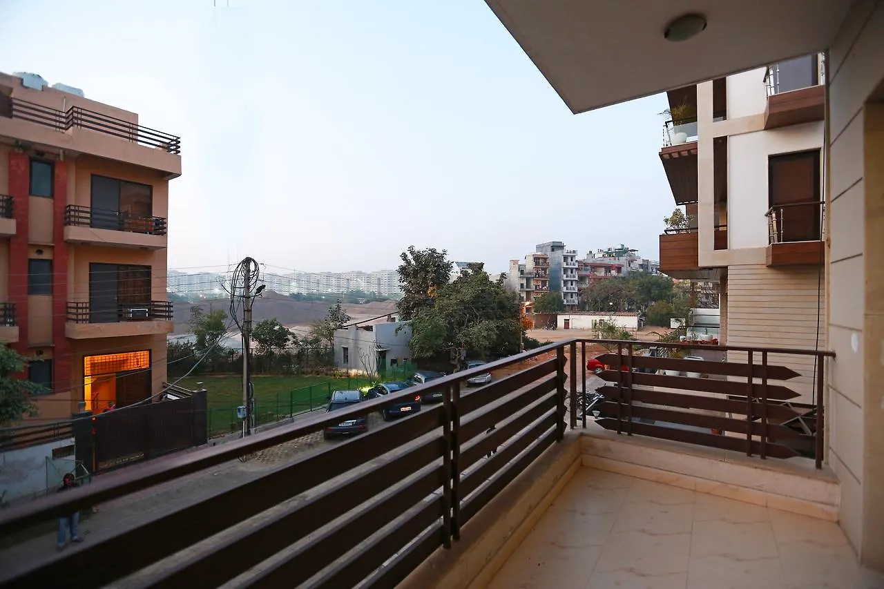 Oyo 11600 Hotel Cosy Tree Γκουργκάον Ινδία