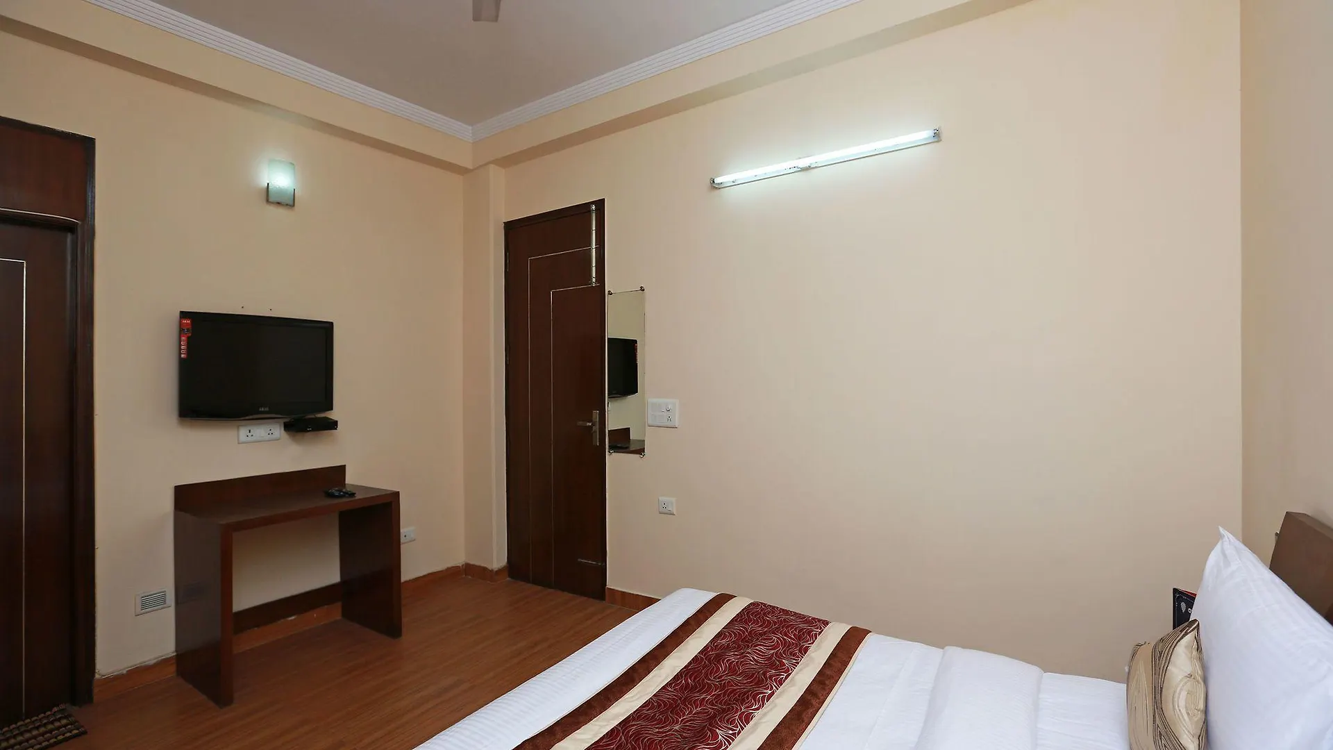Oyo 11600 Hotel Cosy Tree Γκουργκάον Ινδία